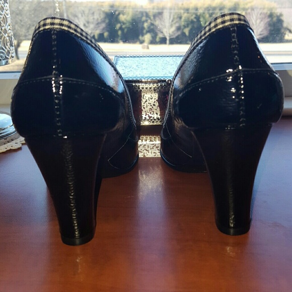 NWOT Aerosoles Black Patent Pumps - Picture 6 of 7